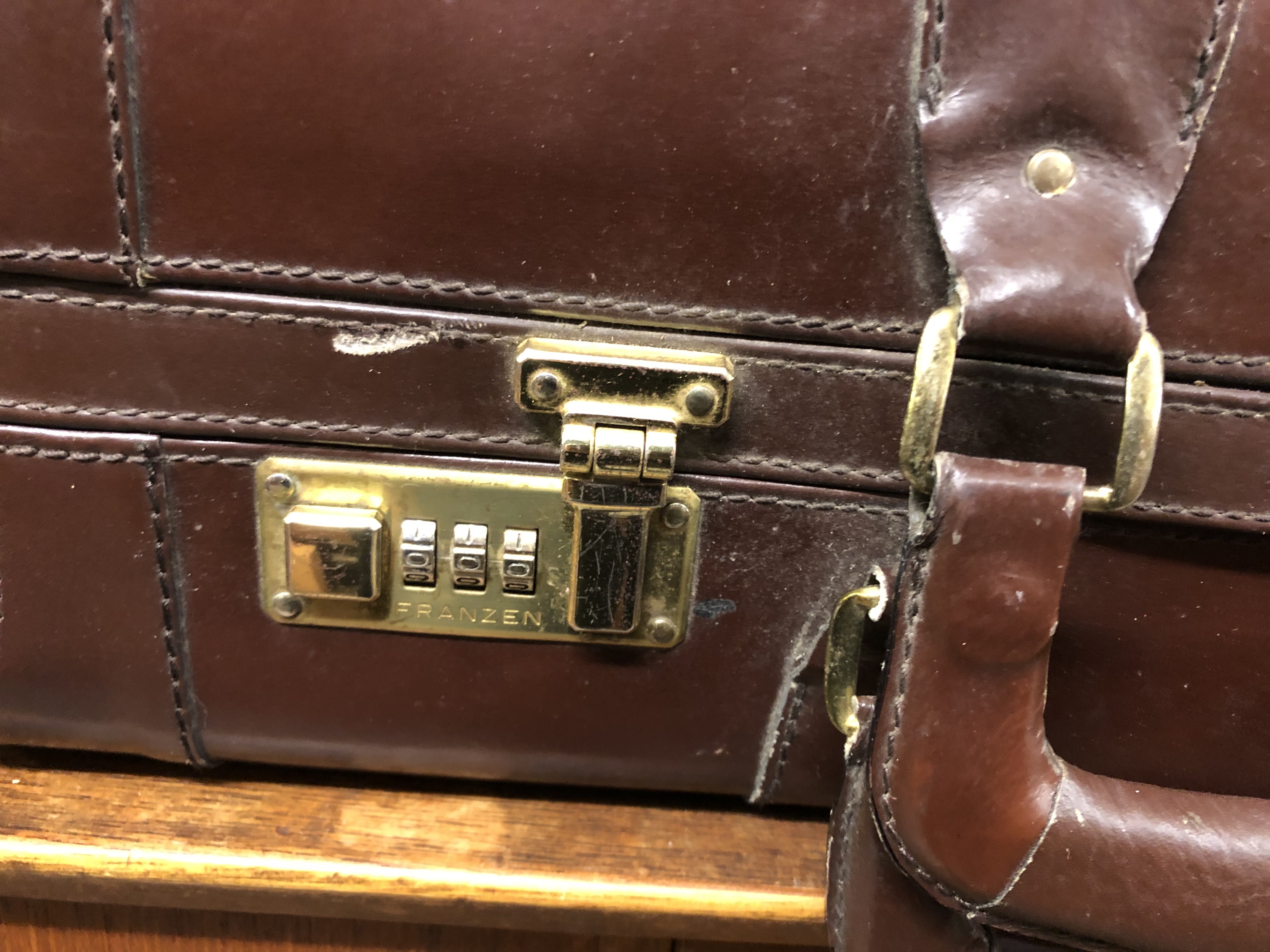 LEATHER COMBINATION BRIEFCASE - Image 2 of 2