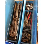 CANTILEVER TOOLBOX AND CONTENTS WITH A BOX CONTAINING MALTISLOCK SMALL SCREWDRIVER AND OTHER TOOLS