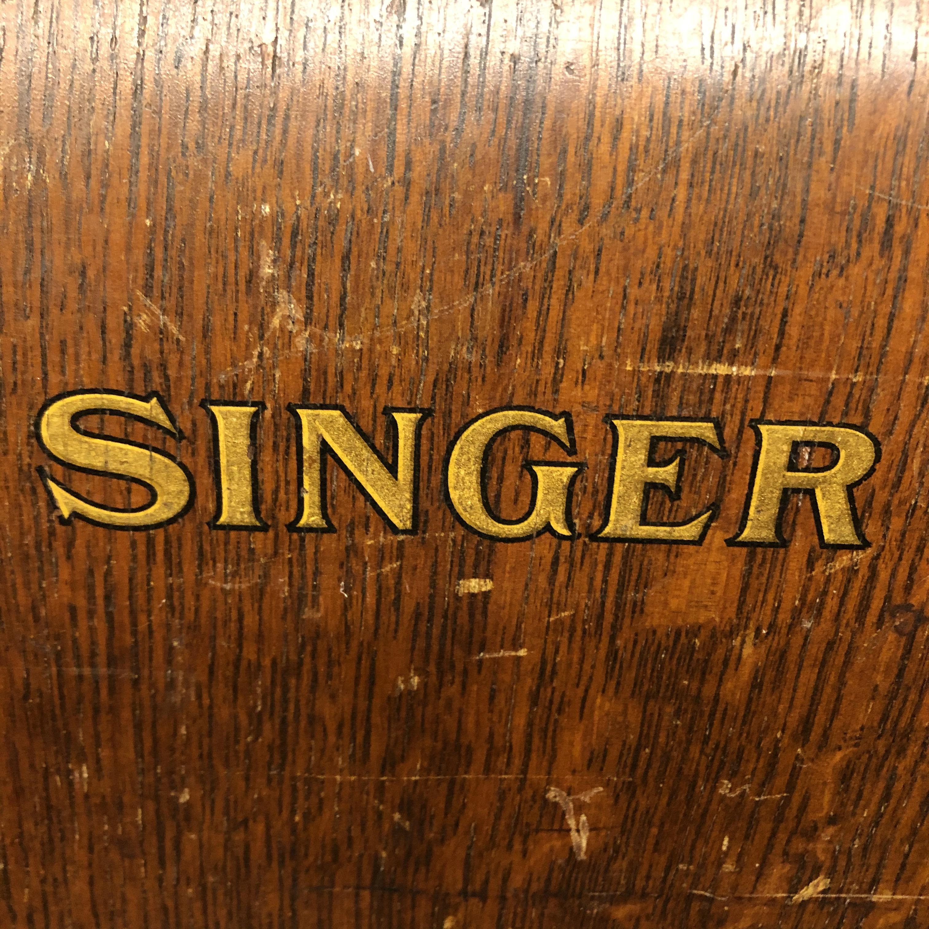 SINGER CASED SEWING MACHINE - Image 2 of 2