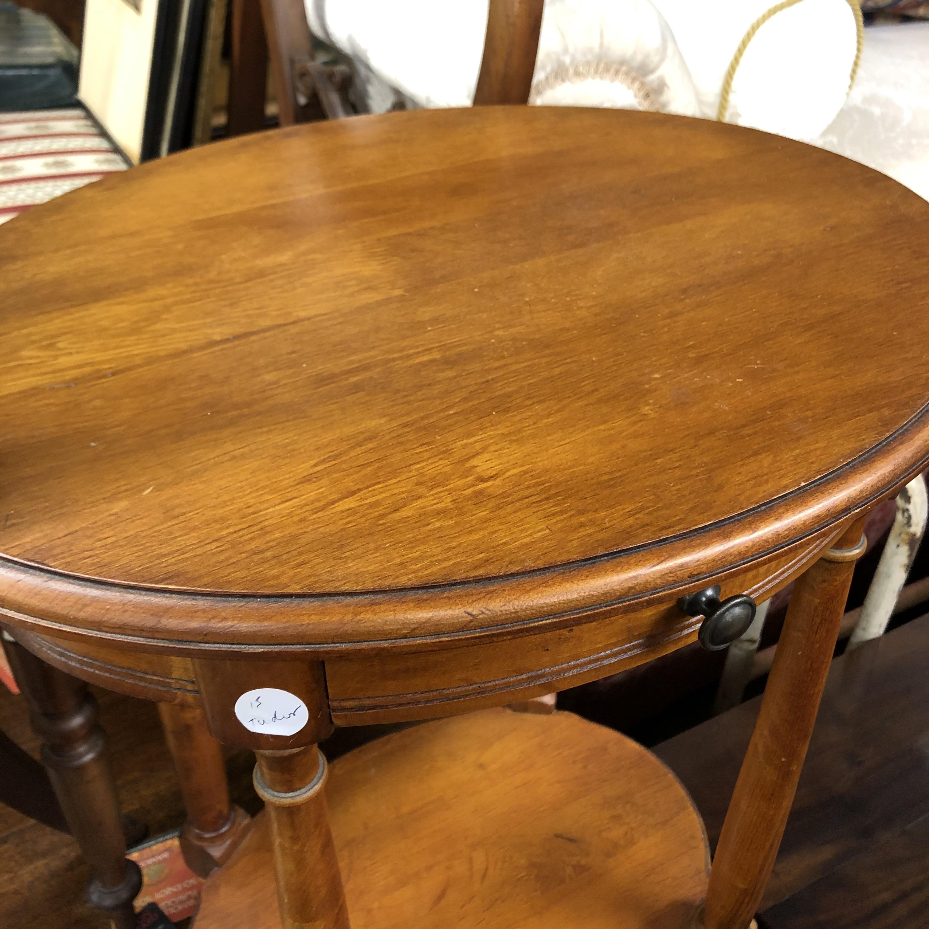 OVAL OCCASIONAL TABLE WITH SHALLOW DRAWER AND UNDERTIER - Bild 2 aus 2