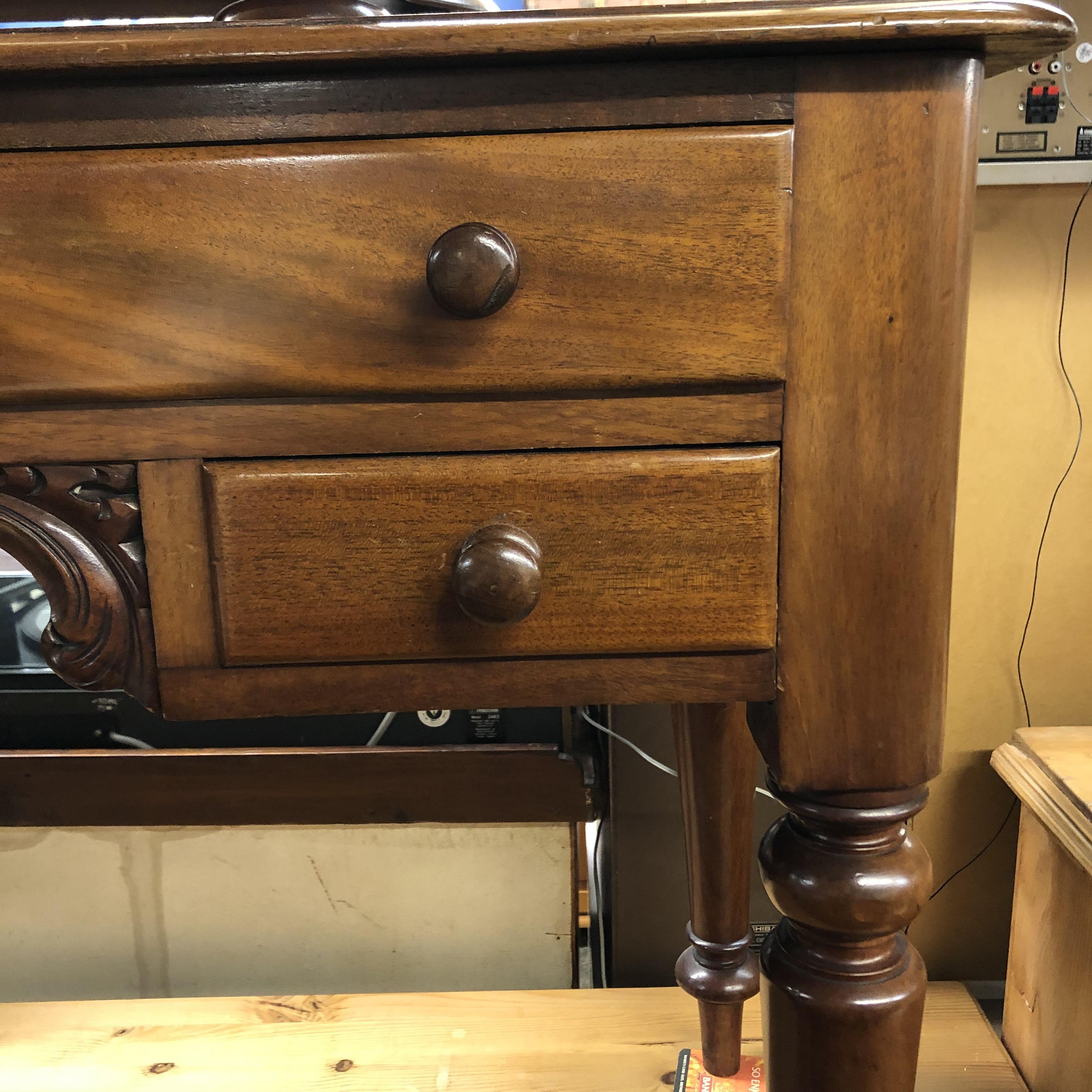 VICTORIAN MAHOGANY DRESSING TABLE FITTED WITH TWO LONG AND TWO SHORTER DRAWERS - Bild 3 aus 3