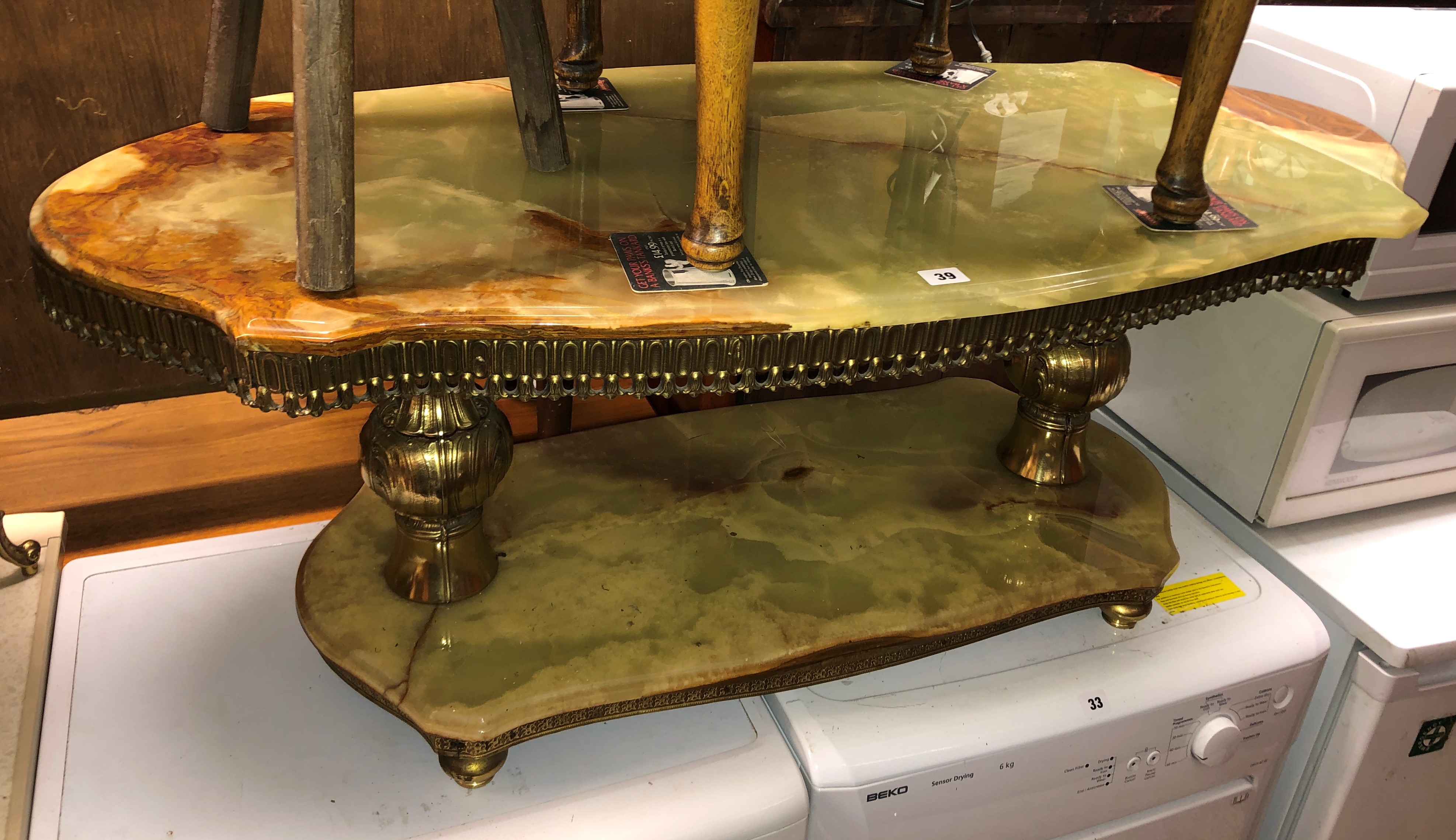 ONYX SERPENTINE GILT METAL COFFEE TABLE - Bild 2 aus 5