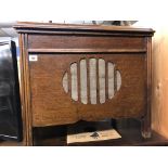 EARLY 20TH CENTURY OAK CASED WIND UP GRAMOPHONE