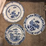 THREE EARLY 19TH CENTURY CHINESE AND DELFT BLUE AND WHITE PLATES A/F