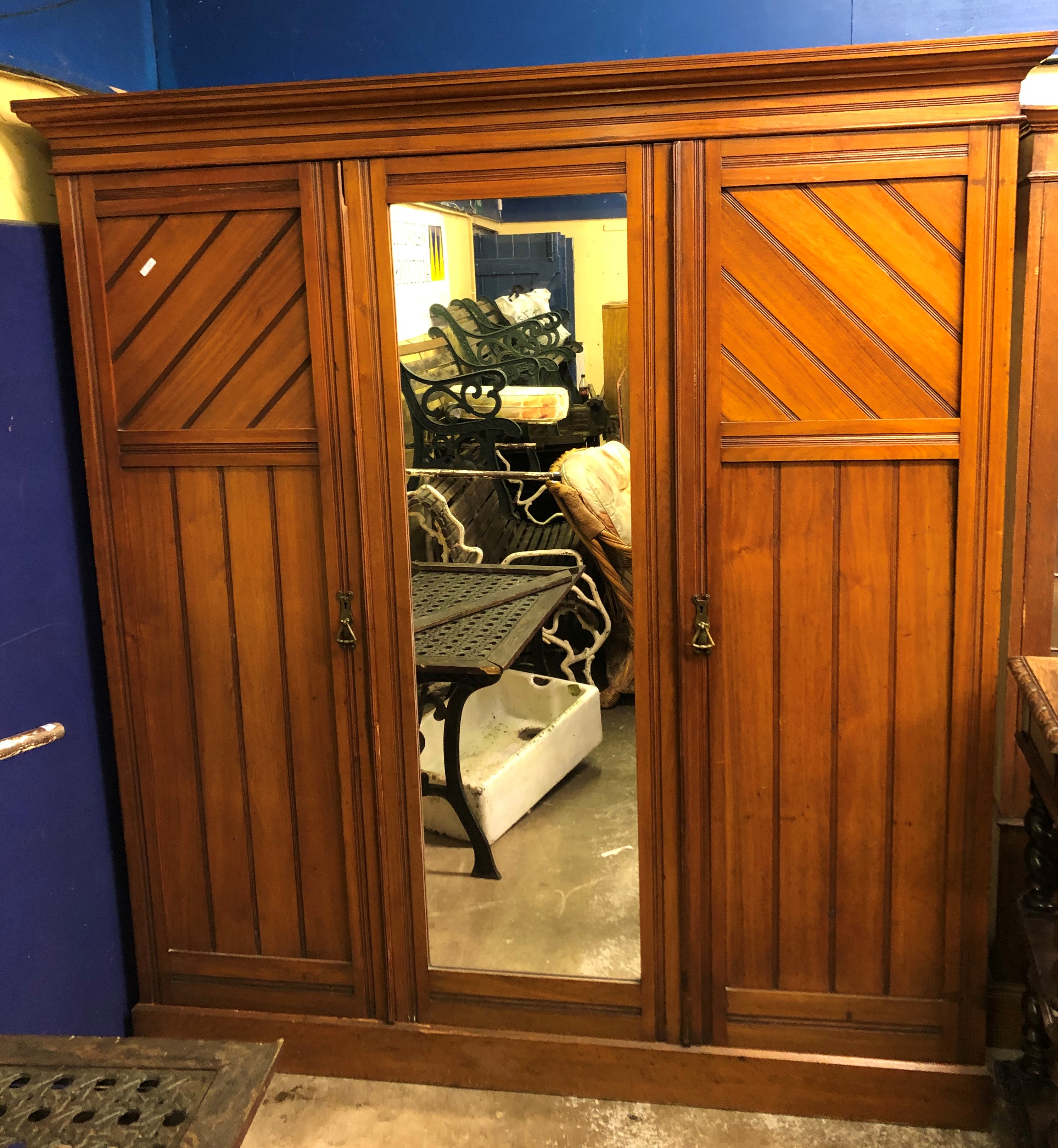 LATE VICTORIAN WALNUT COMPACTUM WARDROBE WITH CENTRAL MIRRORED DOOR ENCLOSING SLIDING TRAYS AND