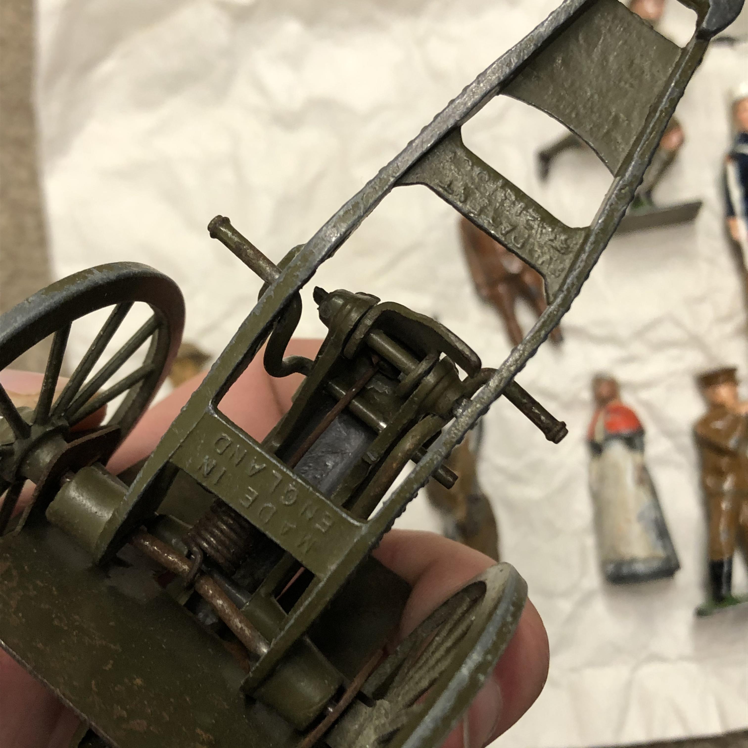 DIECAST MODEL OF A FIELD ARTILLERY GUN AND SOLDIERS - Image 3 of 3