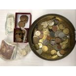 ENAMELLED BRASS BOWL OF ASSORTED WORLD COINS AND A SMALL BOX OF GB PRE DECIMAL PENNIES