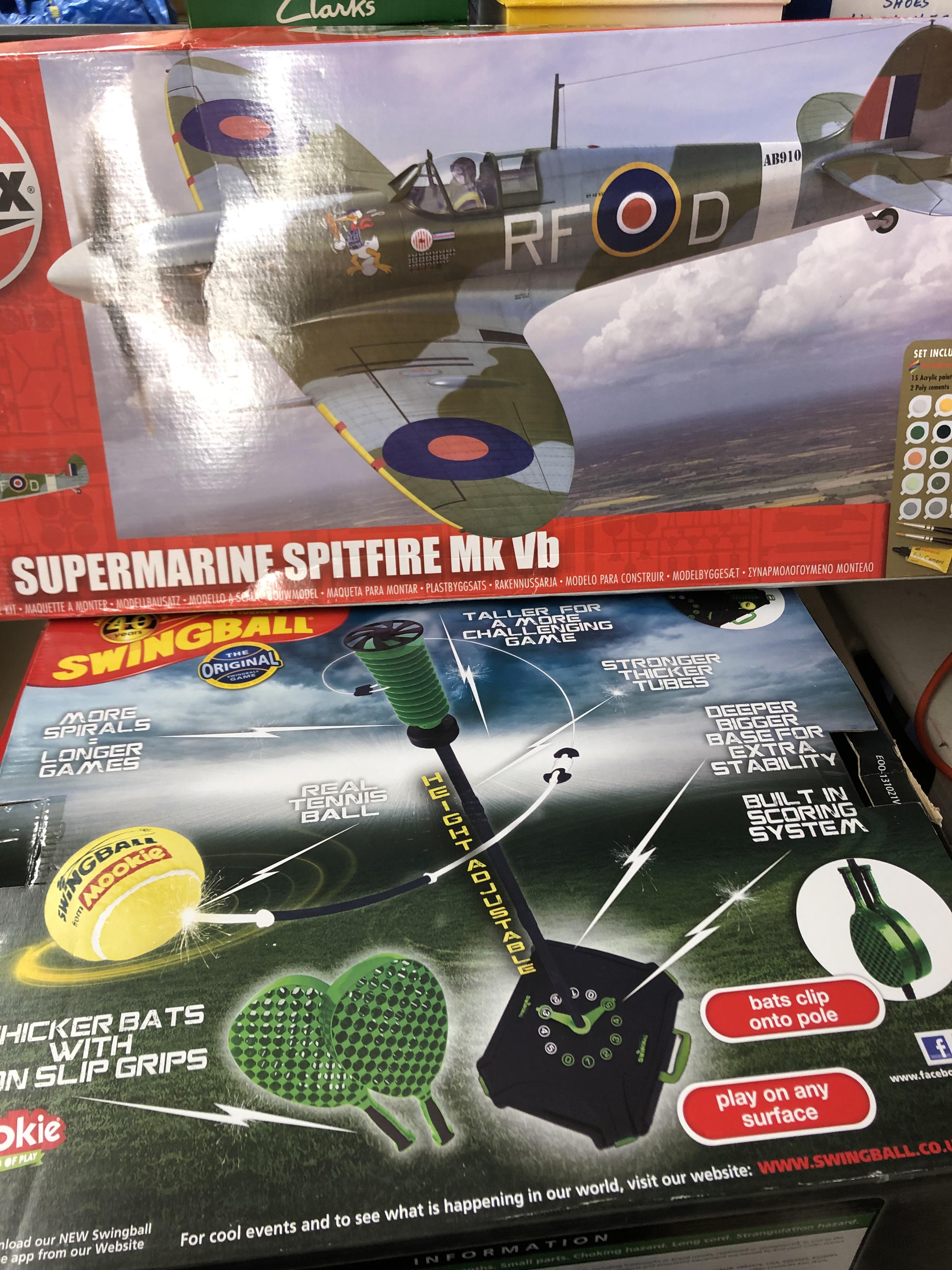 SWINGBALL GAME AND MODEL SPITFIRE KIT