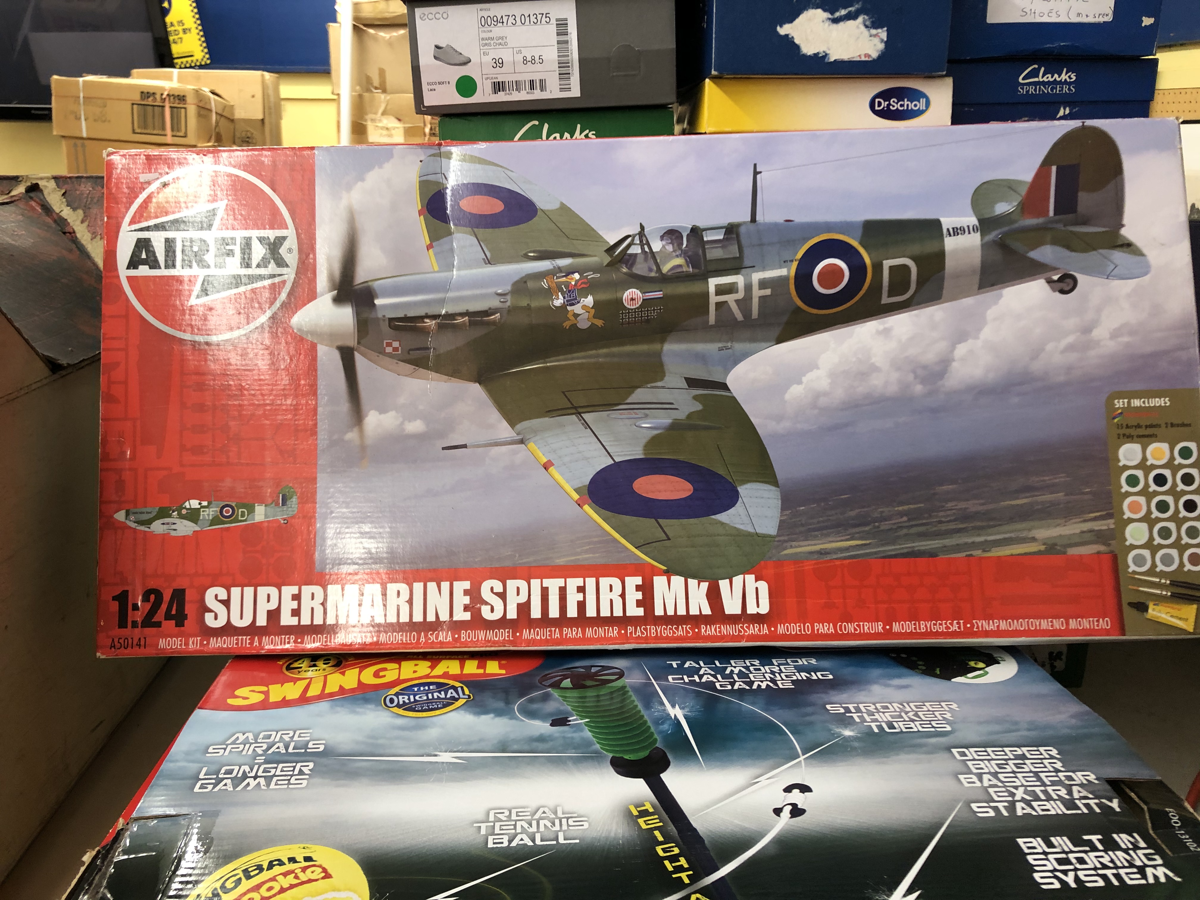 SWINGBALL GAME AND MODEL SPITFIRE KIT - Image 2 of 3