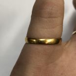 22CT GOLD WEDDING BAND SIZE O 2.