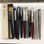 SELECTION OF PARKER FOUNTAIN PENS,