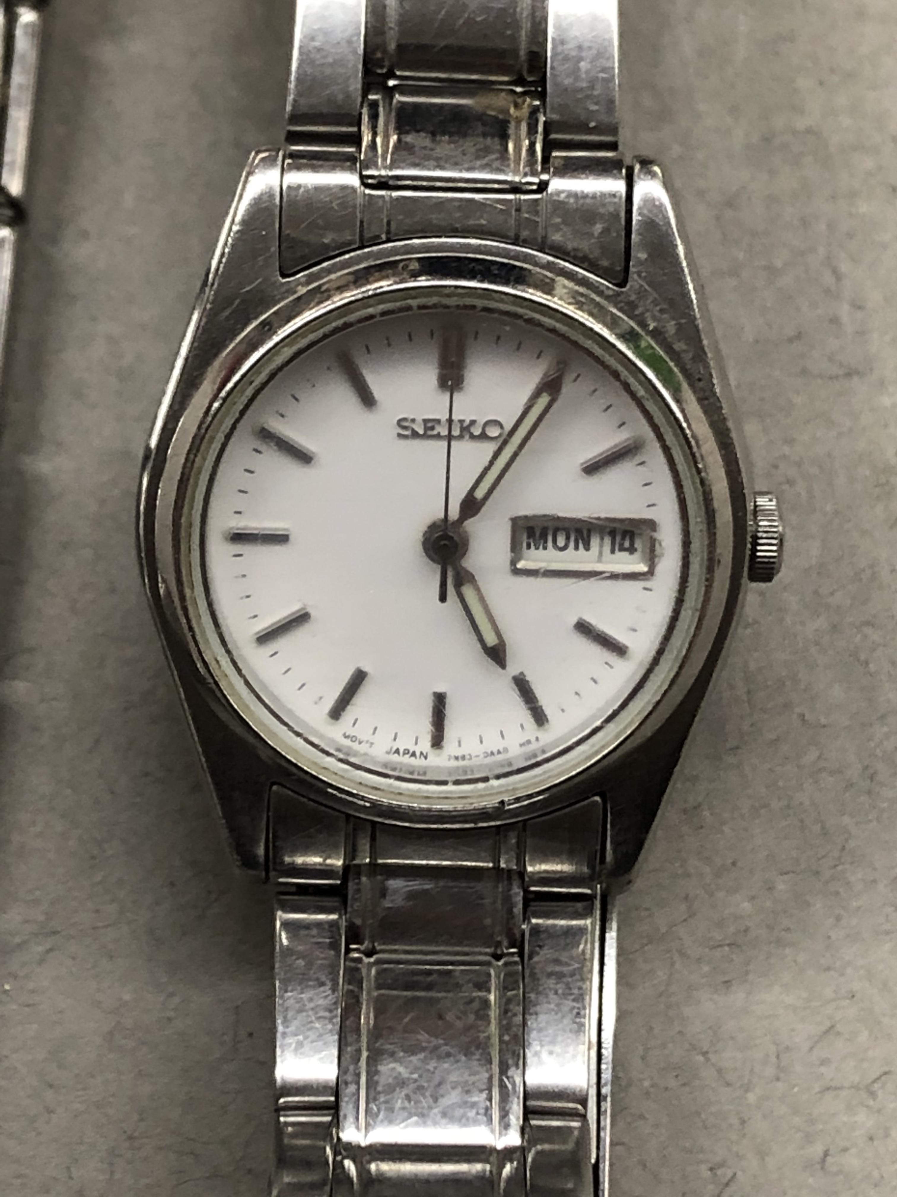 LADIES SEIKO DAY DATE STAINLESS STEEL WRIST WATCH AND A NOMINATION EXPANDING BRACELET - Bild 2 aus 4