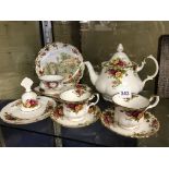 ROYAL ALBERT OLD COUNTRY ROSES TEAPOT,