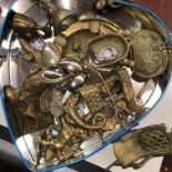 SMALL TIN OF VARIOUS BRASS HEARTHSIDE ORNAMENTS