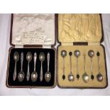 CASED SET OF SIX SILVER TEASPOONS AND A CASED SET OF SIX SILVER COFFEE BEAN FINIAL SPOONS (ONE A/F)