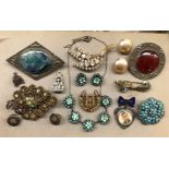 SELECTION OF PASTE BROOCHES,