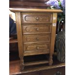 SMALL FOUR DRAWER OAK CHEST