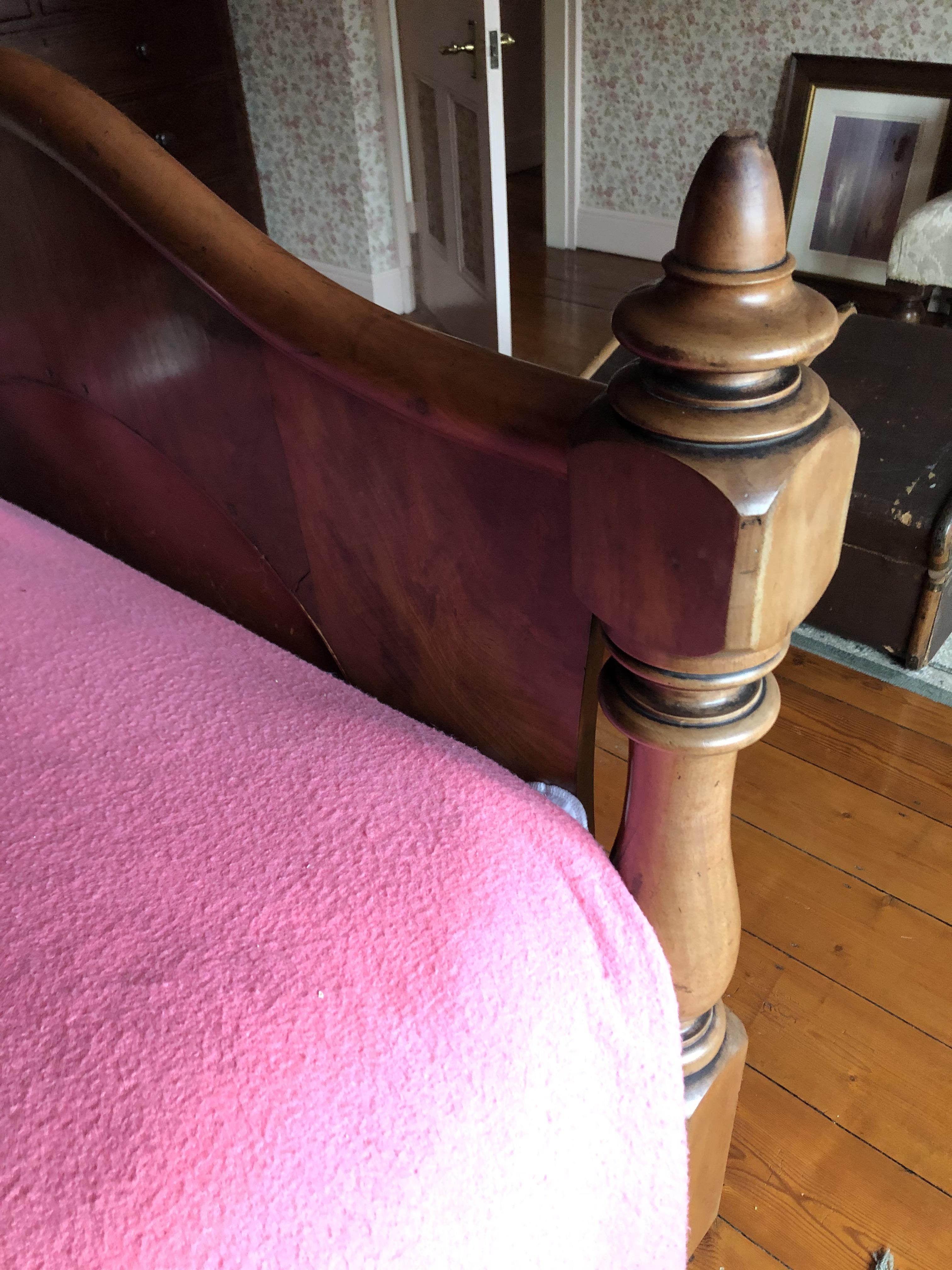 VICTORIAN FLAME MAHOGANY HALF TESTER BEDSTEAD AND MATTRESS - Image 5 of 5