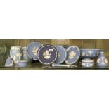 SHELF OF WEDGWOOD POWDER AND ROYAL BLUE JASPERWARE INCLUDING BOWL TAPERED VASE, SMALL PLATES,