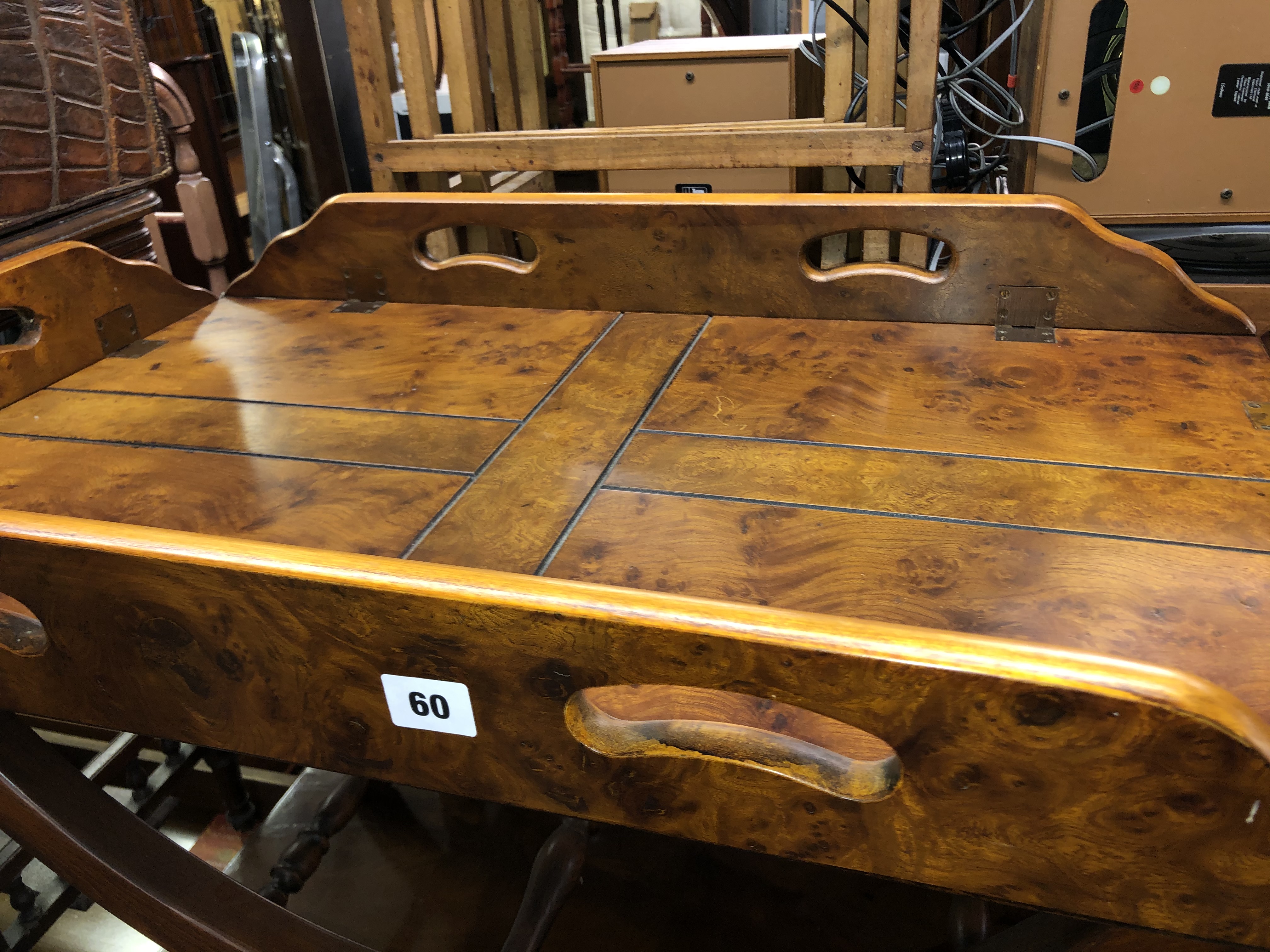 REPRODUCTION BURR WOOD BUTLER'S TRAY ON CURLUE STAND - Image 4 of 4