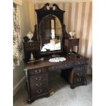 MAPLE & CO EDWARDIAN MAHOGANY CHIPPENDALE REVIVAL NINE DRAWER KNEEHOLE DRESSING TABLE