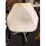 1970S WHITE PLASTIC BUCKET CHAIR