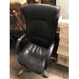 BLACK EXECUTIVE STYLE SWIVEL OFFICE CHAIR