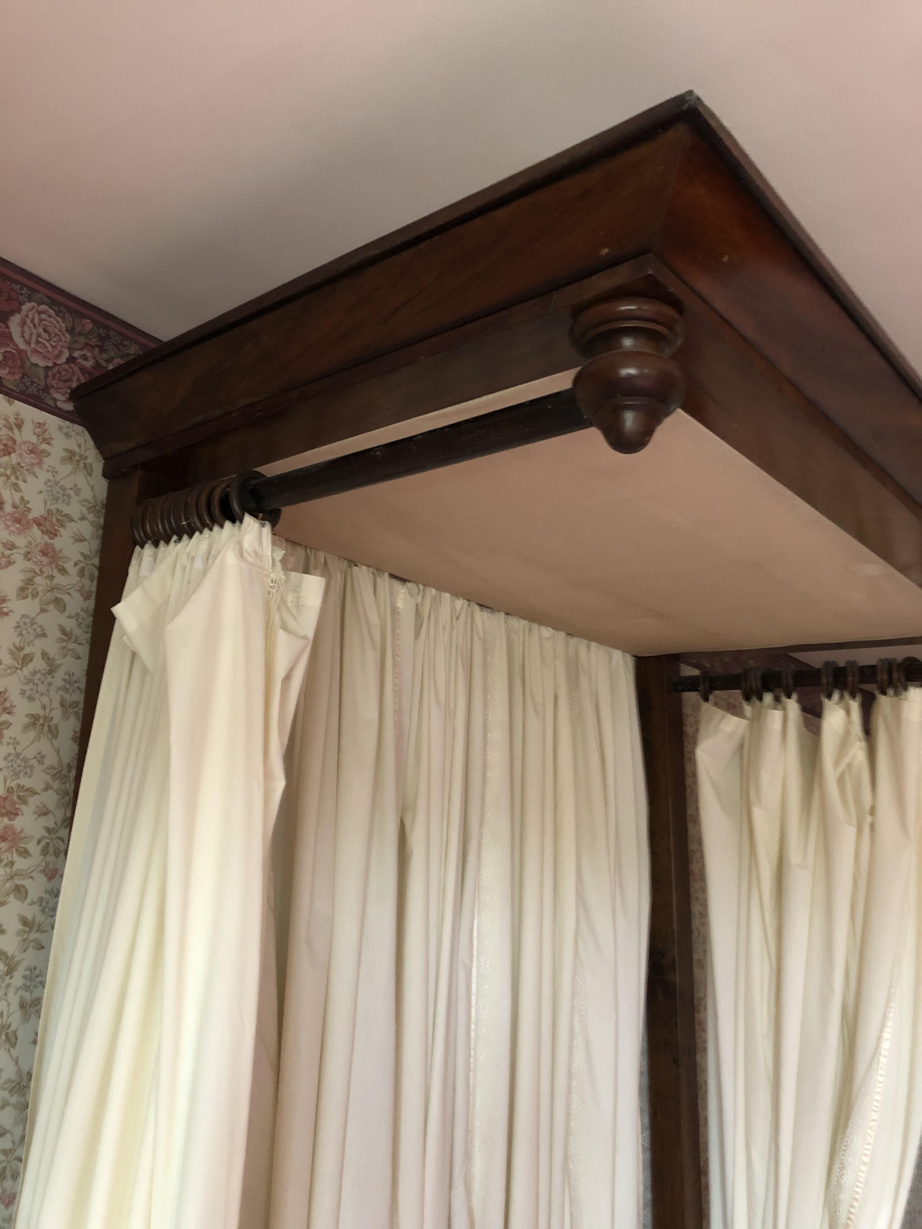 VICTORIAN FLAME MAHOGANY HALF TESTER BEDSTEAD AND MATTRESS - Image 3 of 5