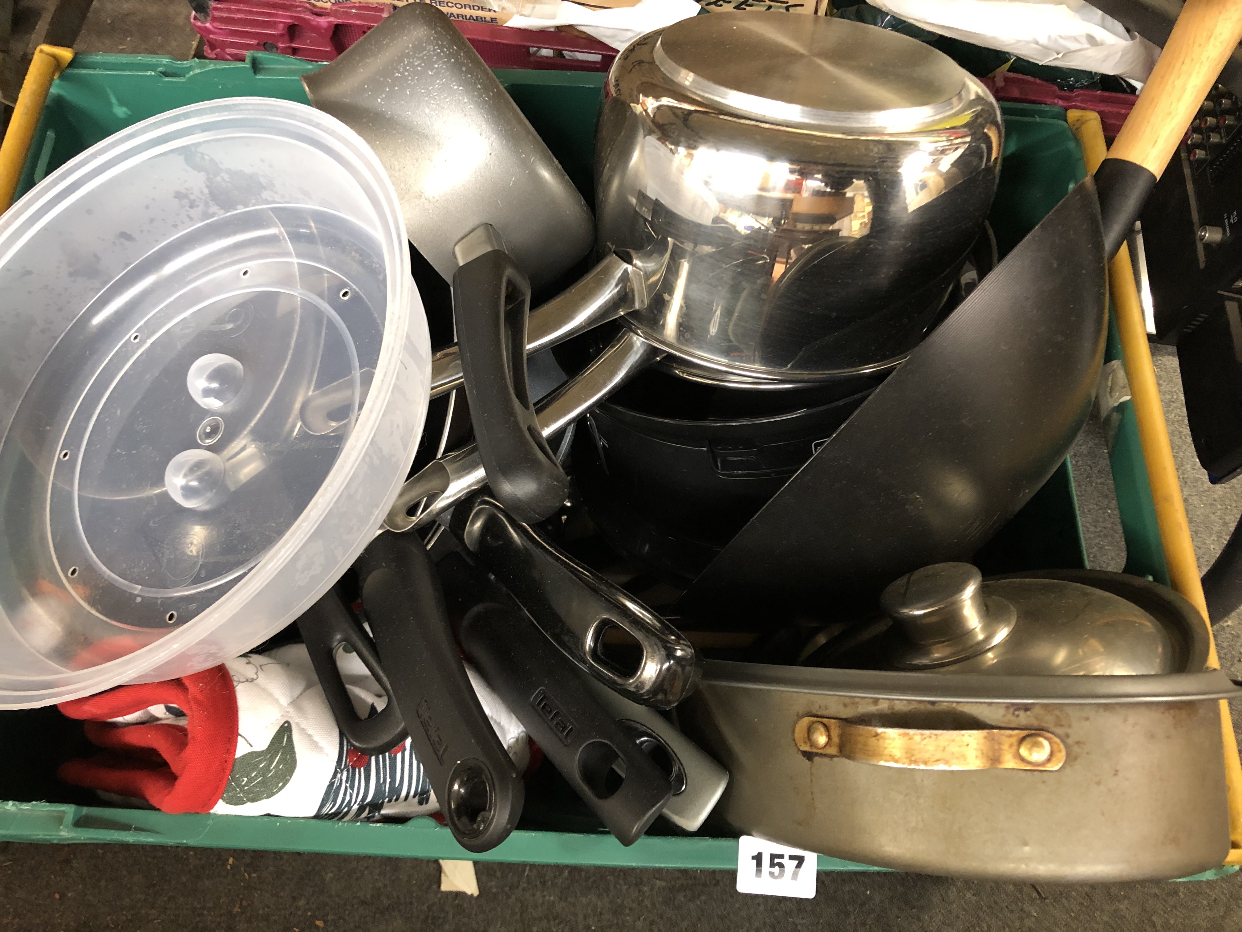 GOOD BOX OF KITCHEN SAUCEPANS