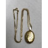 9CT GOLD OVAL ENGRAVED LOCKET ON A 9CT GOLD FLAT CURB CHAIN 9.