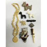 SMALL SELECTION OF JET AND PLASTIC DOG AND ANIMAL BROOCHES AND A BONE NECKLACE