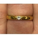 22CT YELLOW GOLD BAND WITH SINGLE DIAMOND, SIZE K 3.