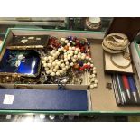 TRAY OF COMPACTS, COSTUME JEWELLERY,