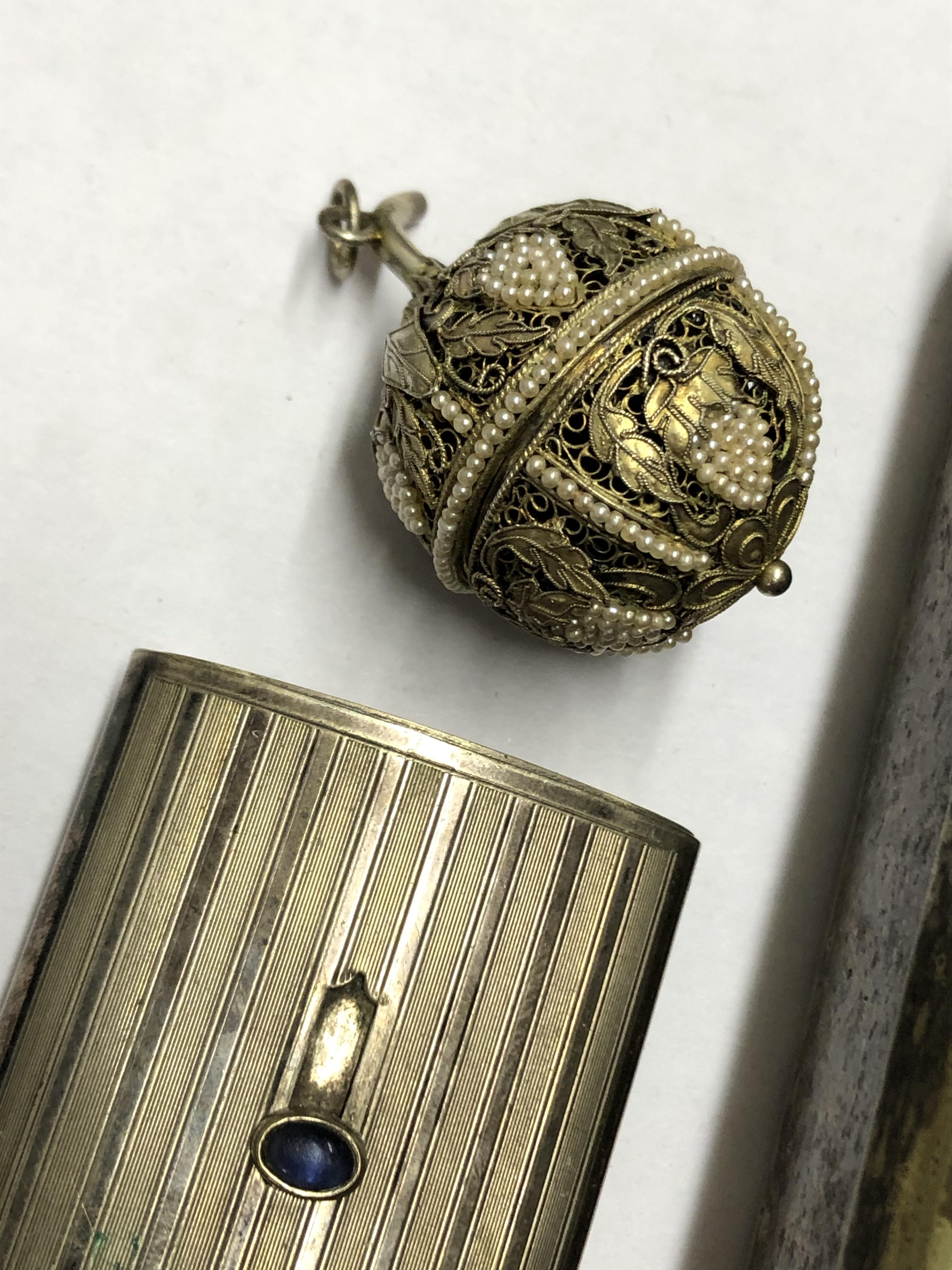 METAL FILIGREE WORK GRAPE, ART DECO OVAL VESTA CASE WITH CABOCHON SLIDER, - Image 3 of 4