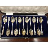 CASED SET OF SHEFFIELD SILVER TEASPOONS (11 OUT OF 12) 5.