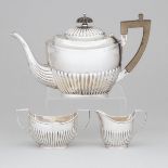 Canadian Silver Tea Service, Toronto Silver Plate Co., Toronto, Ont., c.1900, teapot height 5.8 in —