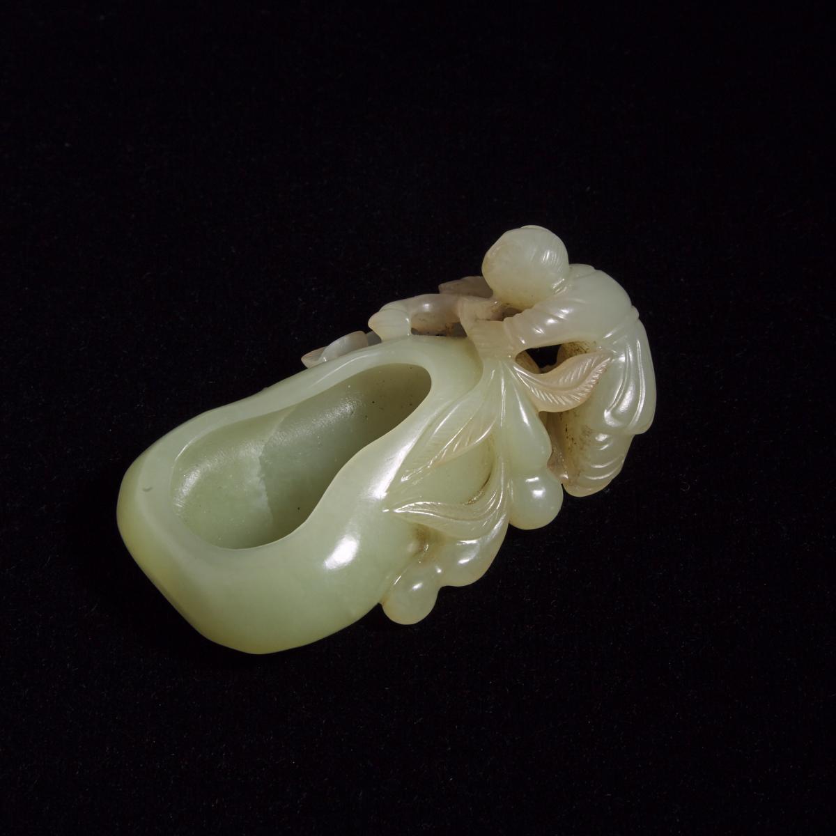 A Celadon Jade 'Double-Gourd and Boy' Washer, 青玉雕童子葫芦形洗, length 3.5 in — 8.9 cm - Image 2 of 4