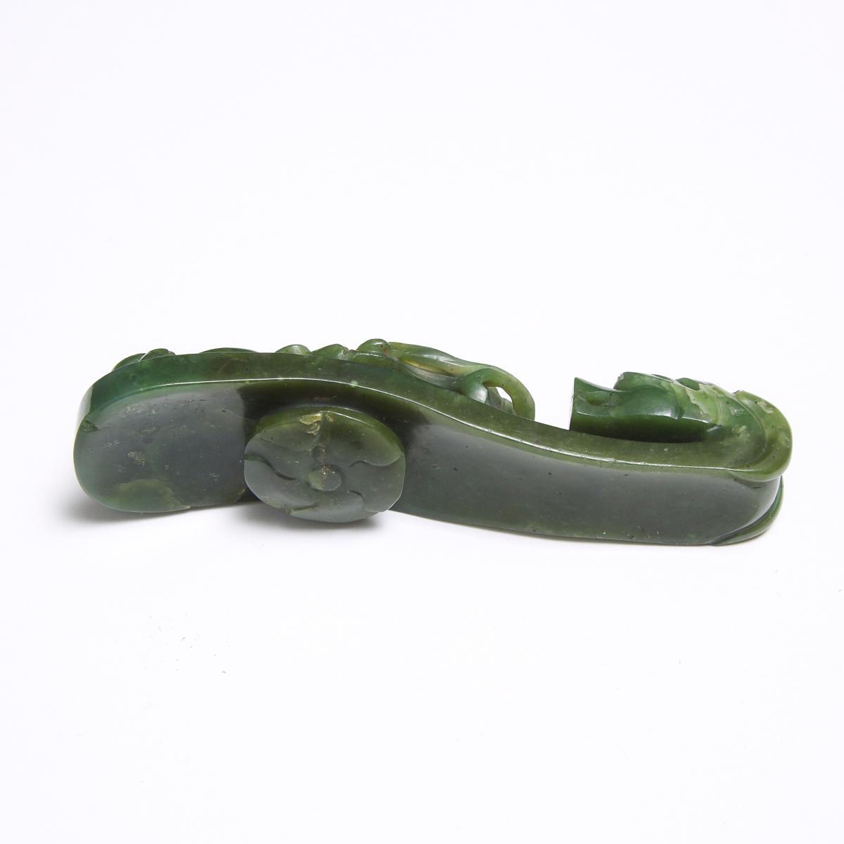 A Spinach Jade 'Dragon' Belt Hook, Qing Dynasty, 清 翠玉雕'苍龙教子'带钩, length 4.3 in — 11 cm - Image 4 of 4
