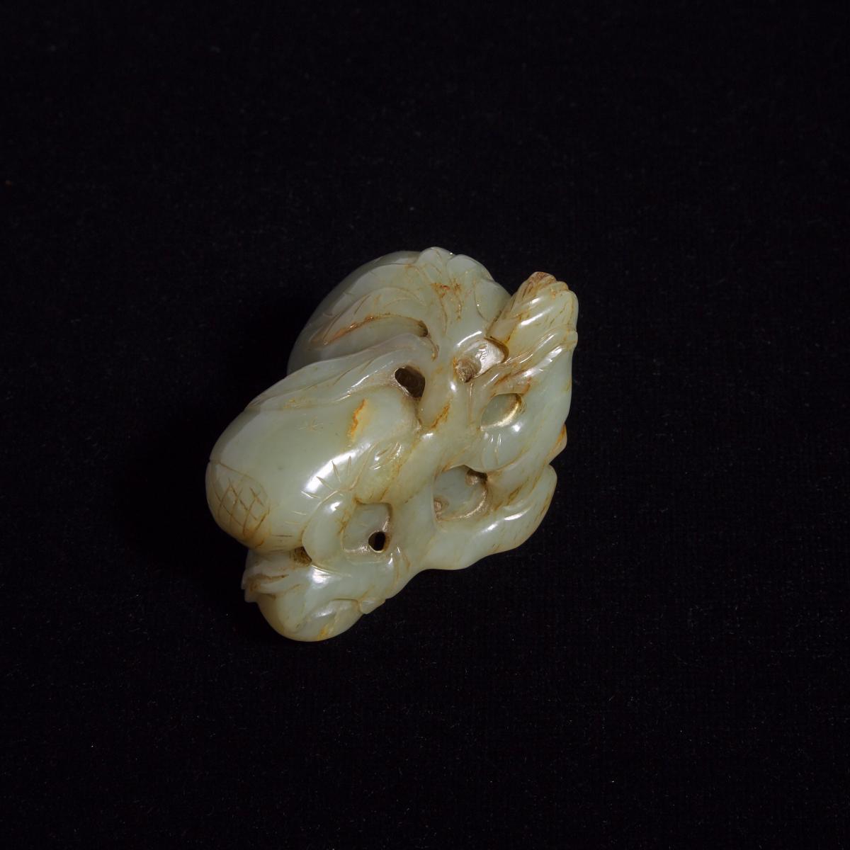 A Celadon and Russet Jade 'Sanduo' Carving, 青玉雕'三多'摆件, length 2.7 in — 6.8 cm - Image 3 of 4