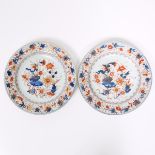 A Fine Pair of Chinese Imari Plates, Kangxi Period, 康熙时期 中国伊万里花卉纹盘一对, diameter 10 in — 25.5 cm (2 Pi