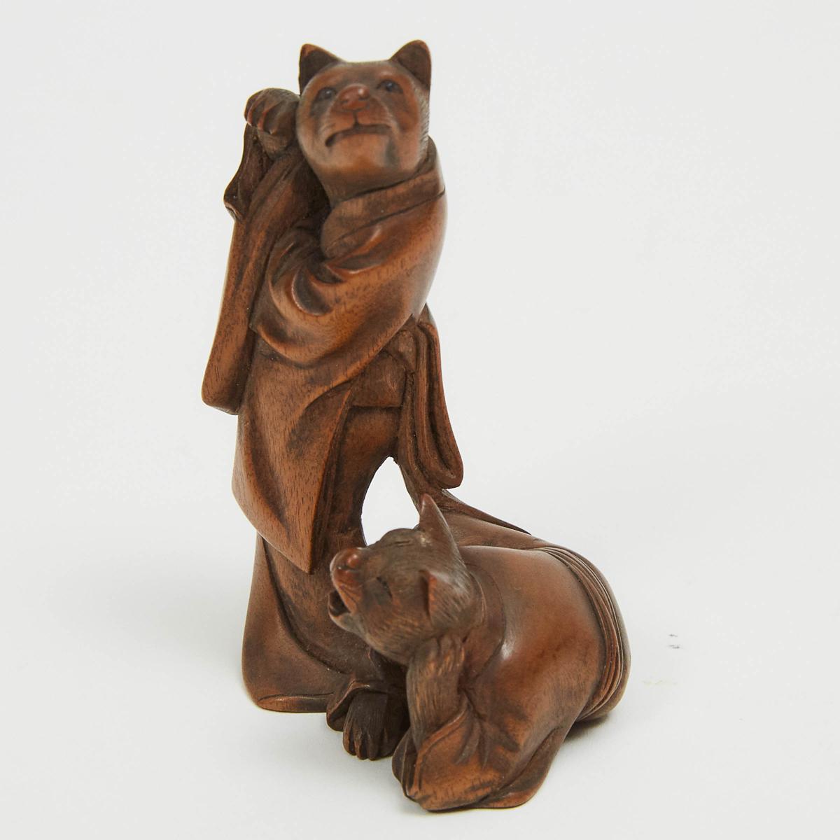 A Wood Netsuke of a Pair of Cats Dressed in Kimono, height 2.4 in — 6.2 cm - Image 2 of 4