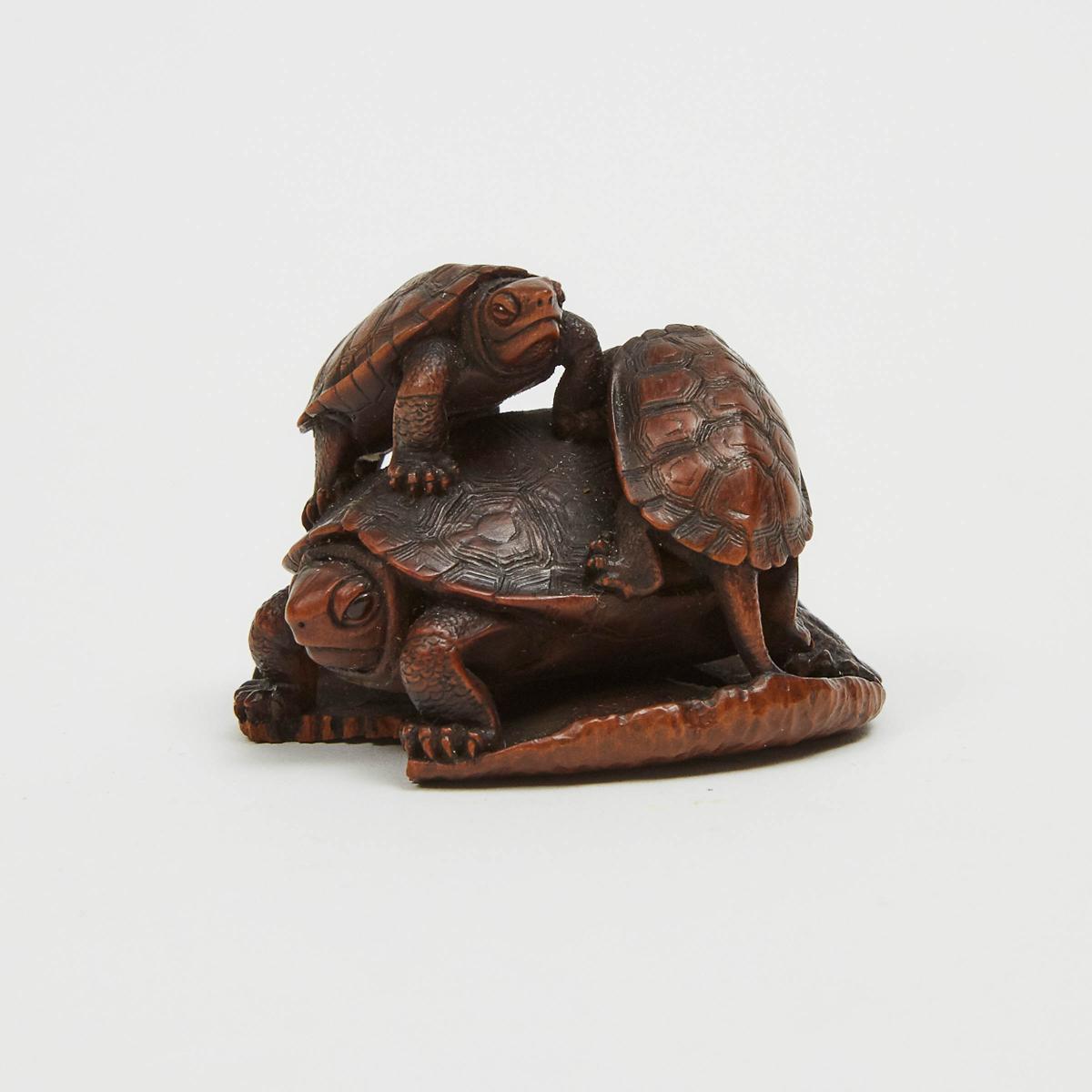 A Boxwood Netsuke of Turtles, Signed Bazan, 19th Century, 1.4 x 2 in — 3.6 x 5 cm - Image 3 of 4