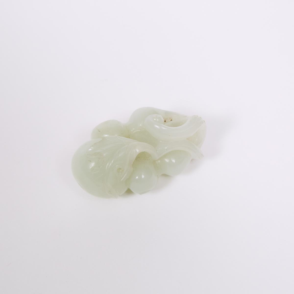 A White Jade Carving of Double Gourds, Qing Dynasty, 清 白玉雕葫芦把件, height 2 in — 5.2 cm - Image 6 of 7