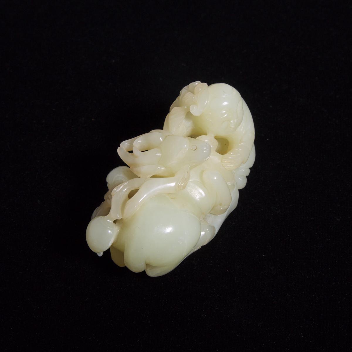 A White Jade 'Boy and Deer' Group, 白玉雕'童子戏鹿'摆件, length 3.4 in — 8.7 cm - Image 3 of 4