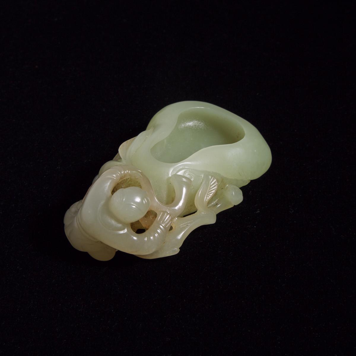 A Celadon Jade 'Double-Gourd and Boy' Washer, 青玉雕童子葫芦形洗, length 3.5 in — 8.9 cm - Image 3 of 4