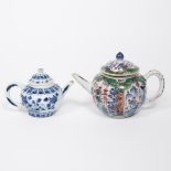 Two Rare Chinese Export Lidded Teapots, Qianlong Period, 乾隆时期 罕见中国外销伊万里庭院花卉纹茶壶两只, largest height 5.1