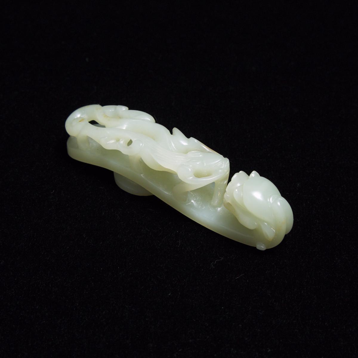 A Pale Celadon Jade Belt Hook, Qing Dynasty, 清 青白玉雕'苍龙教子'带钩, length 3.5 in — 9 cm - Image 4 of 7
