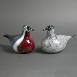 Pair of Iittala Coloured Glass Birds, 23/200, Oiva Toikka, c.2010, height 4.7 in — 12 cm (2 Pieces)