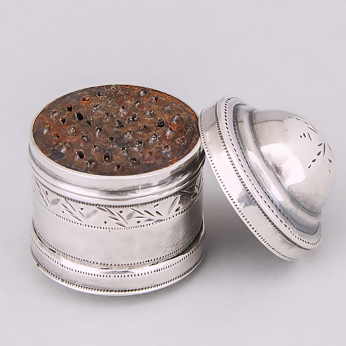 George III Silver Pocket Nutmeg Grater, c.1800, height 1.1 in — 2.8 cm - Image 2 of 2