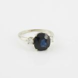 18k White Gold Ring, set with a cushion cut sapphire (approx. 4.20ct.) flanked by 2 brilliant cut di